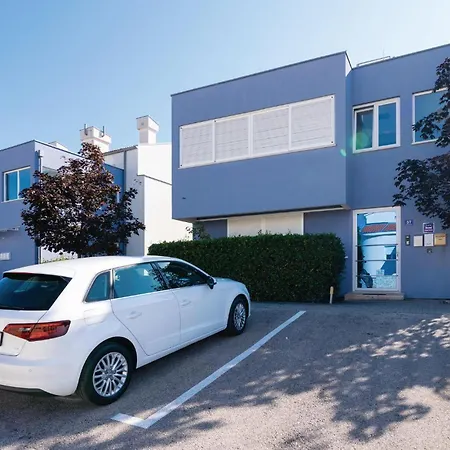 3 Bedroom In Διαμέρισμα *