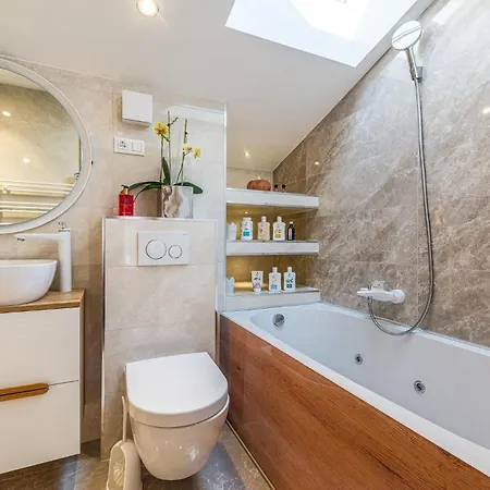 Apartman Cozy In With Wifi