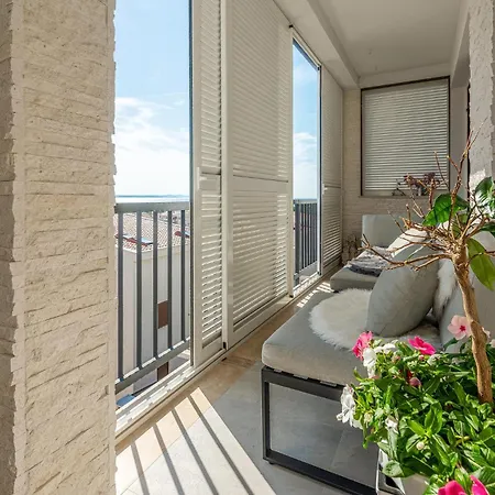 3 Bedroom In Апартаменты *