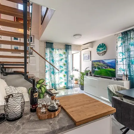 3 Bedroom In Apartman Zadar